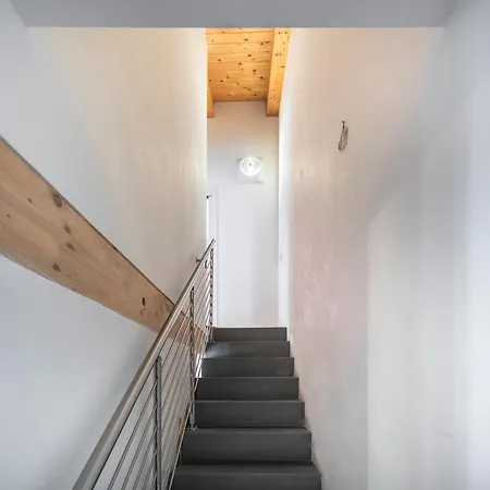 Colorful Venetian R&r *