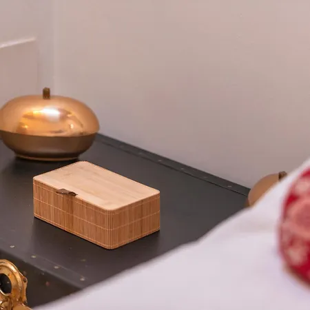 Colorful Venetian R&r