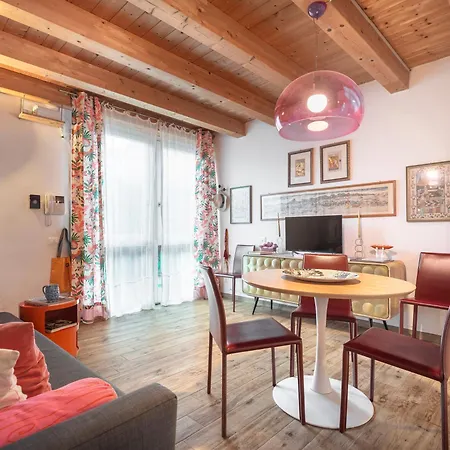 Apartment Colorful Venetian R&r *