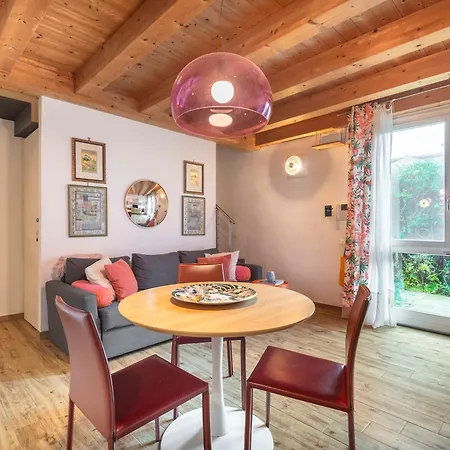 Colorful Venetian R&r * Benátky