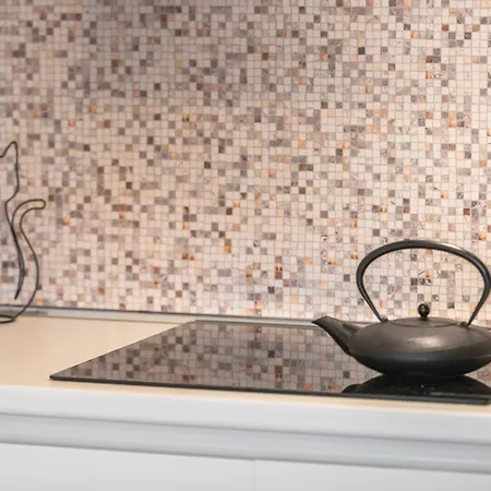 Colorful Venetian R&r