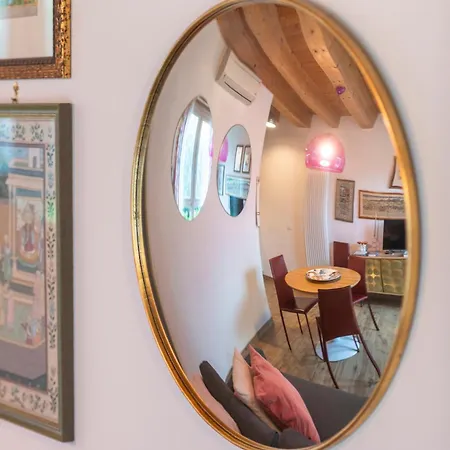 Colorful Venetian R&r *