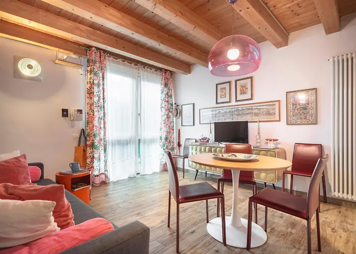 Apartment Colorful Venetian R&r *